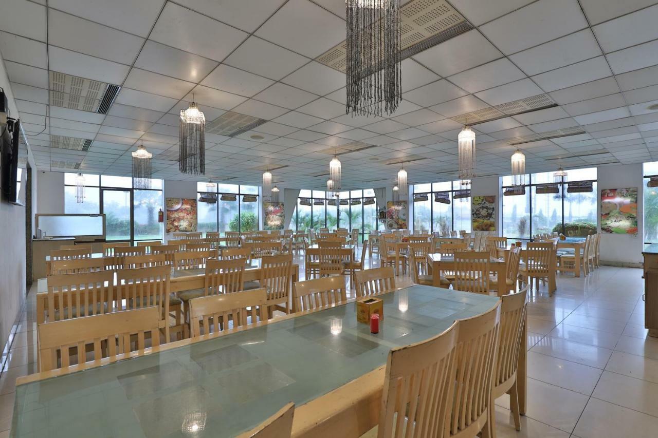 Capital O 47284 Atithi Resort Bharuch Εξωτερικό φωτογραφία