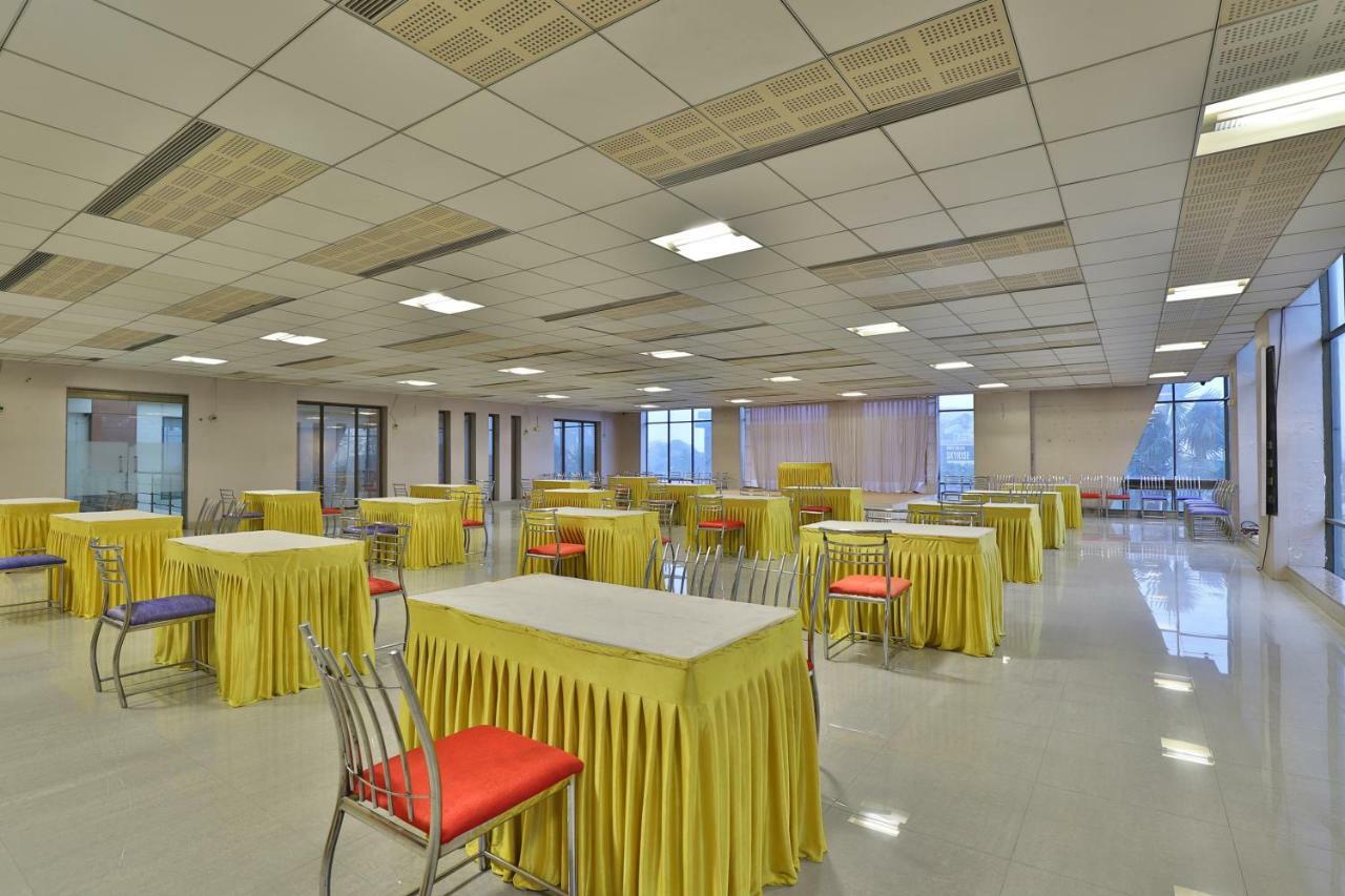 Capital O 47284 Atithi Resort Bharuch Εξωτερικό φωτογραφία