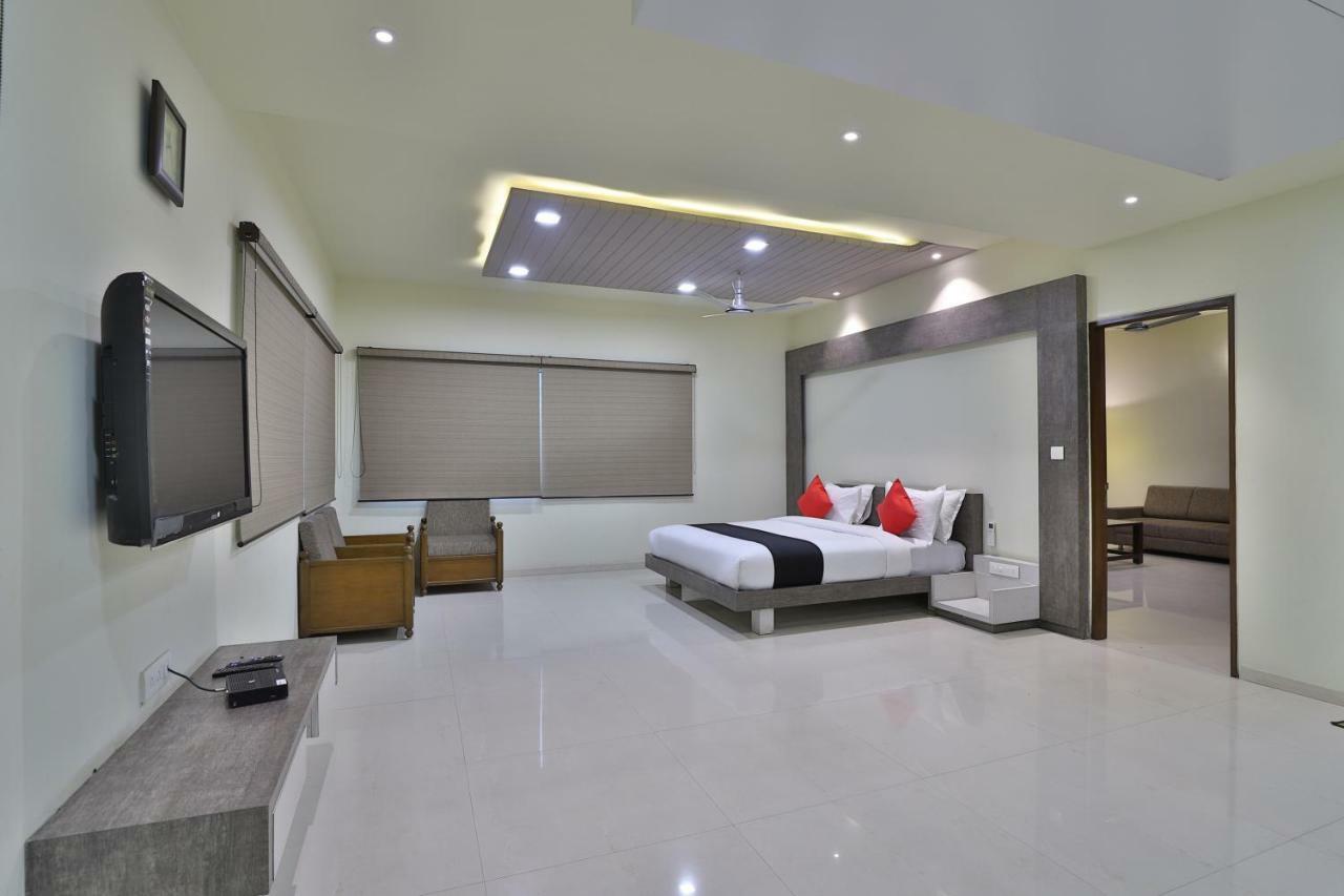 Capital O 47284 Atithi Resort Bharuch Εξωτερικό φωτογραφία