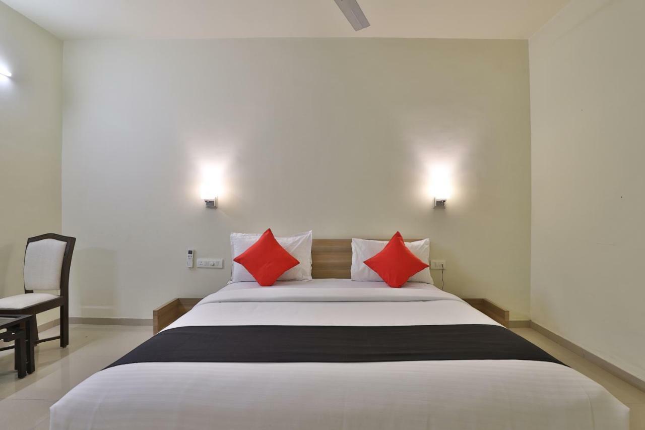 Capital O 47284 Atithi Resort Bharuch Εξωτερικό φωτογραφία