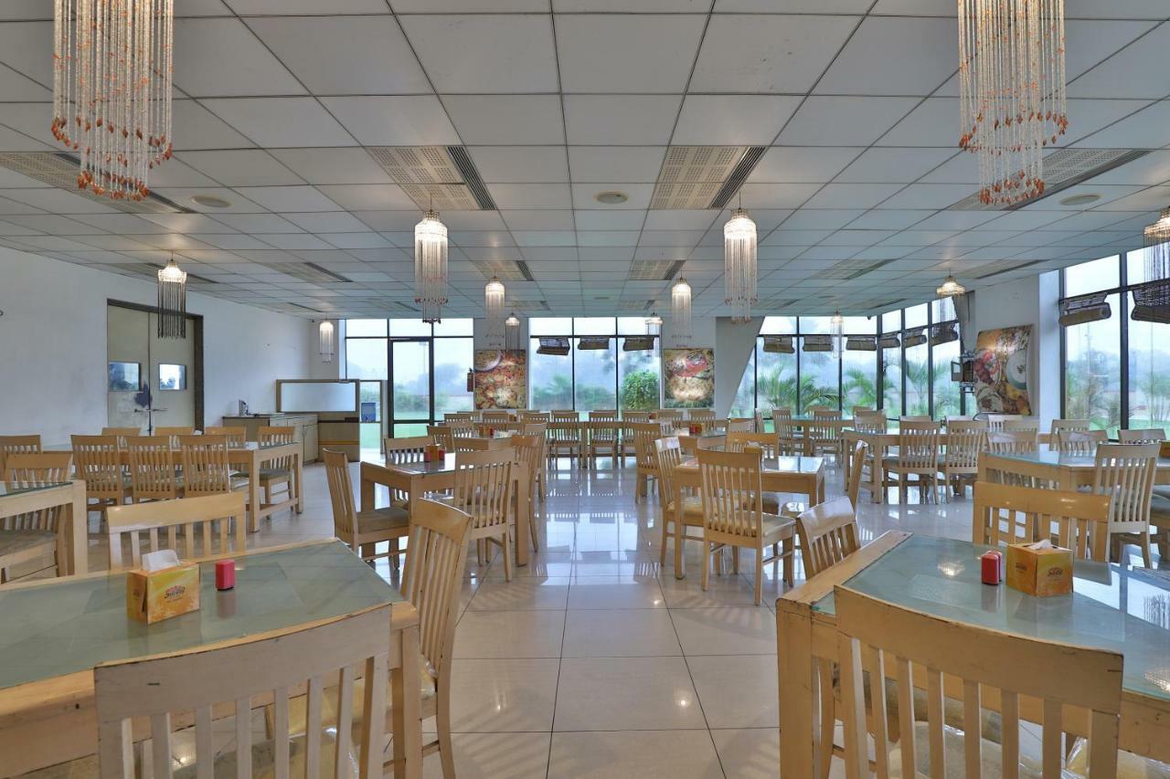 Capital O 47284 Atithi Resort Bharuch Εξωτερικό φωτογραφία