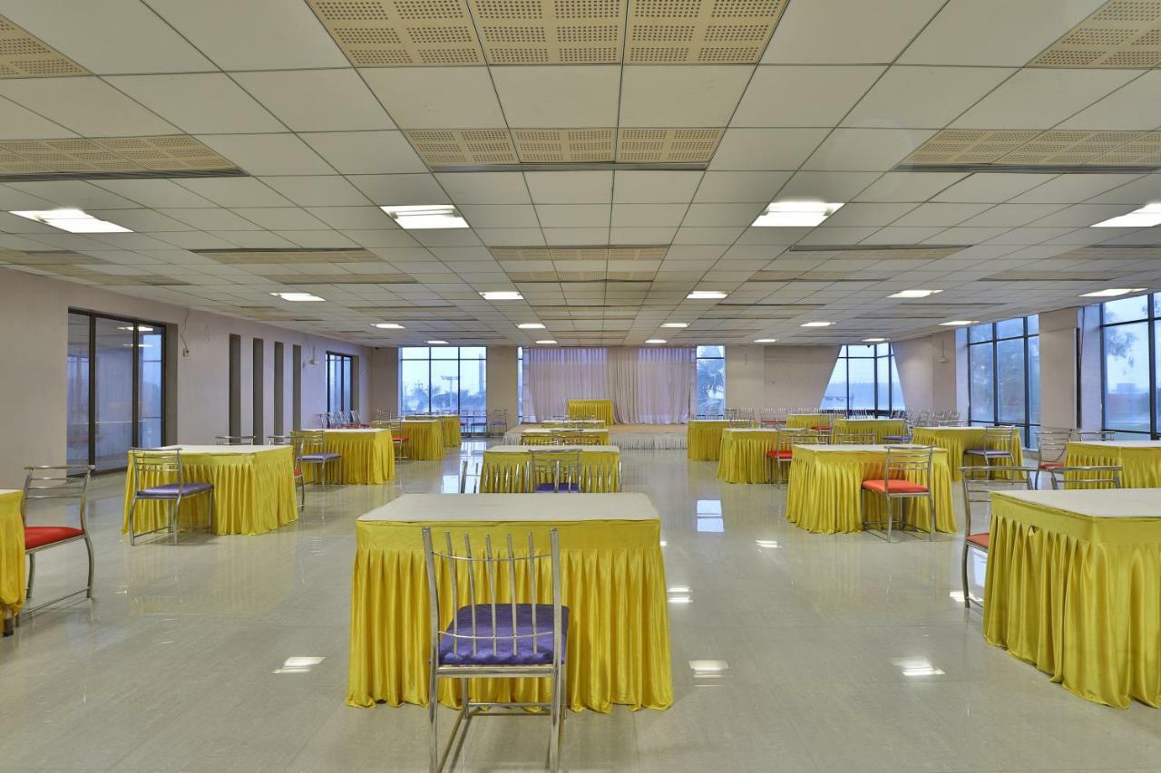 Capital O 47284 Atithi Resort Bharuch Εξωτερικό φωτογραφία