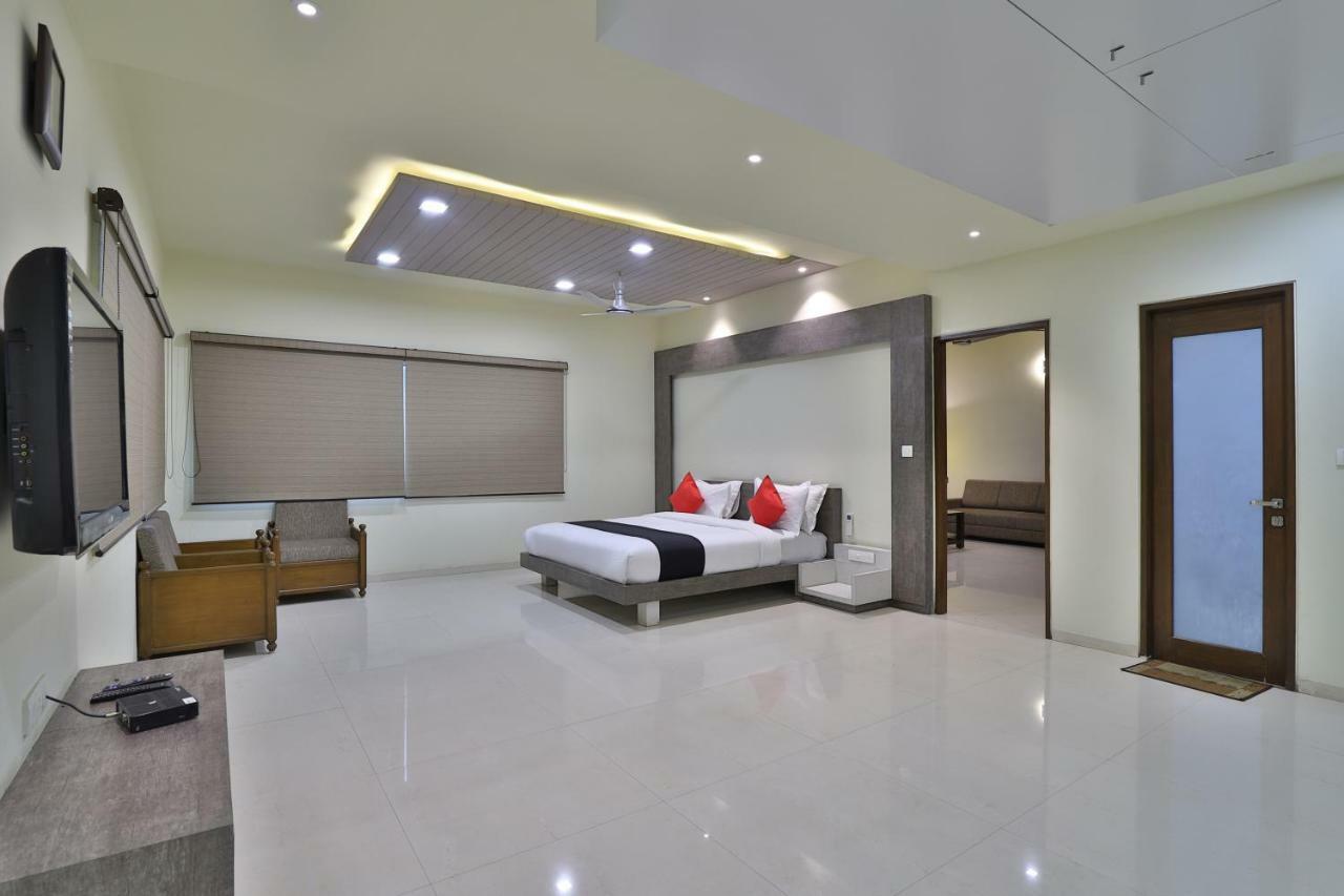 Capital O 47284 Atithi Resort Bharuch Εξωτερικό φωτογραφία